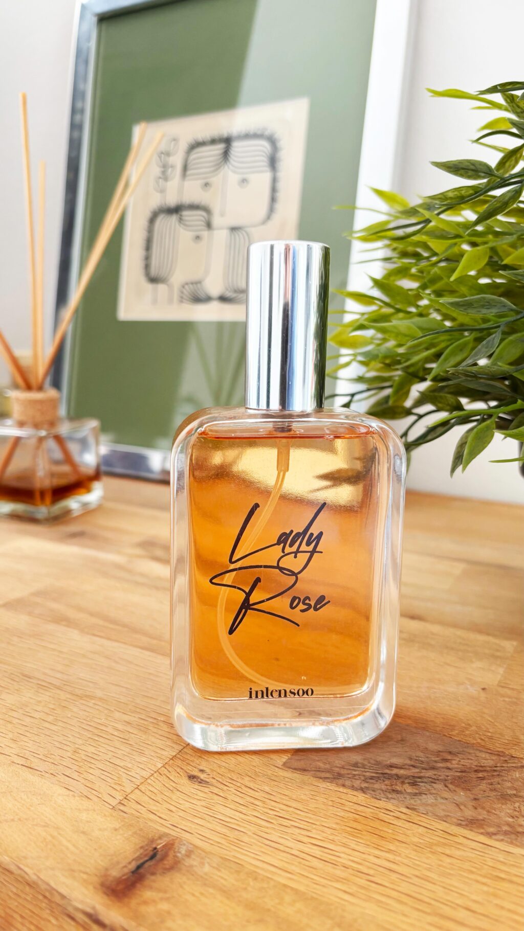 Instagram post from intensoopremiumparfum. This post is in position 3.