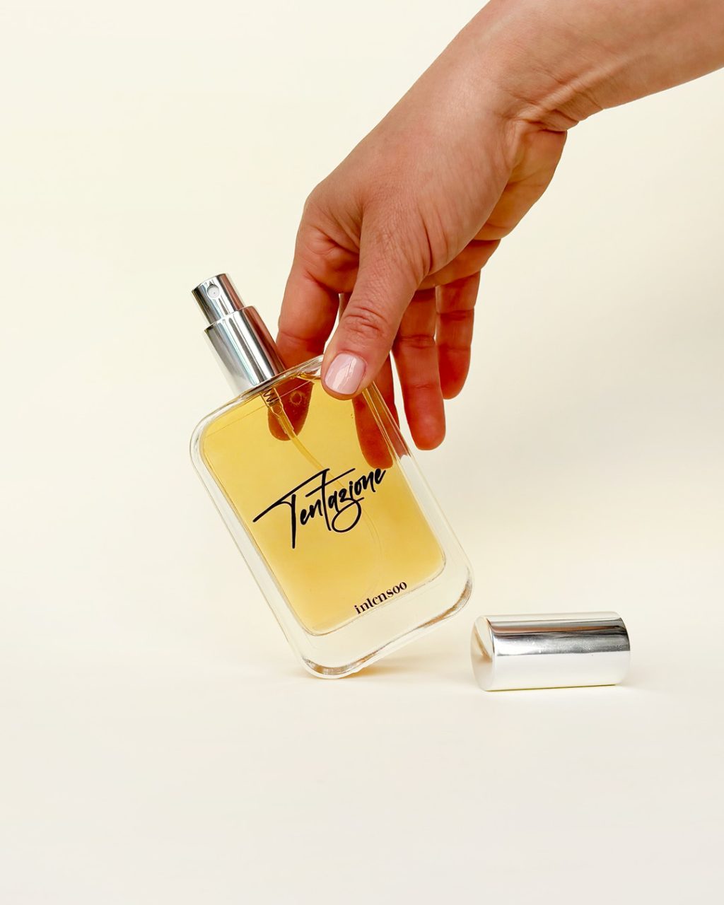 Instagram post from intensoopremiumparfum. This post is in position 2.