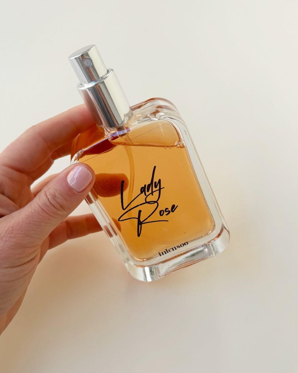 Instagram post from intensoopremiumparfum. This post is in position 3.
