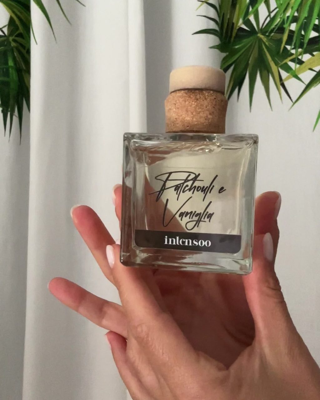 Instagram post from intensoopremiumparfum. This post is in position 0.