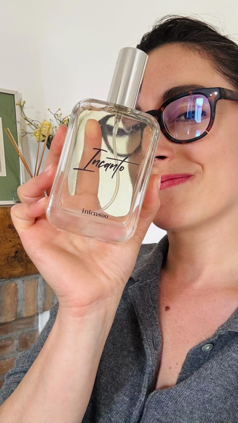 Instagram post from intensoopremiumparfum. This post is in position 2.
