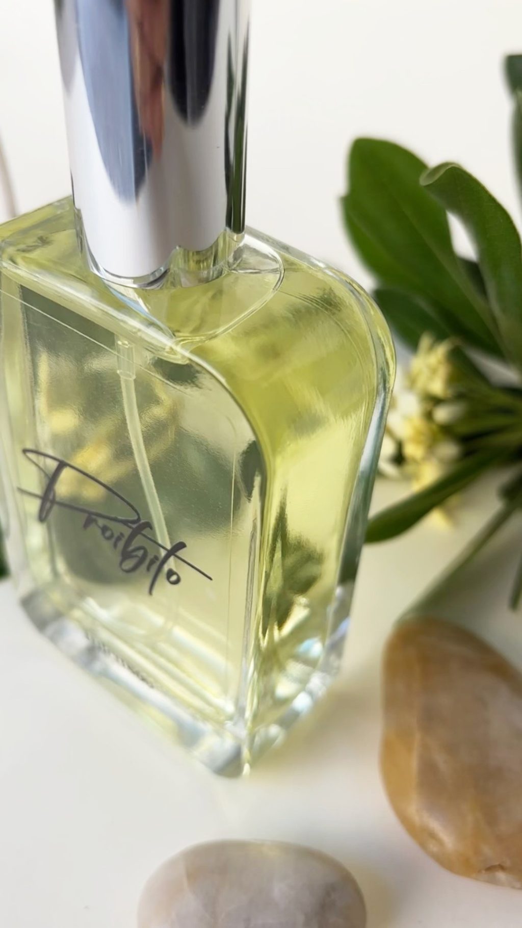Instagram post from intensoopremiumparfum. This post is in position 0.