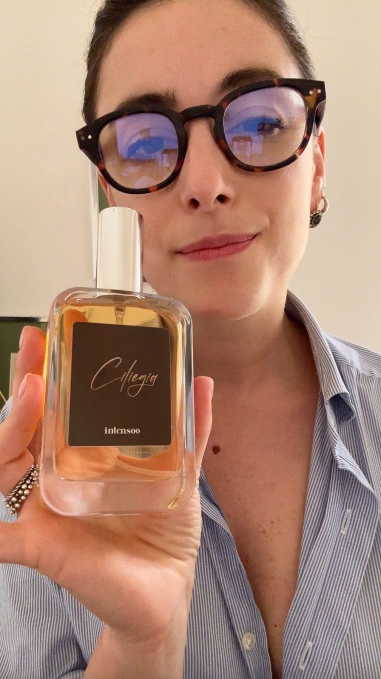 Instagram post from intensoopremiumparfum. This post is in position 4.